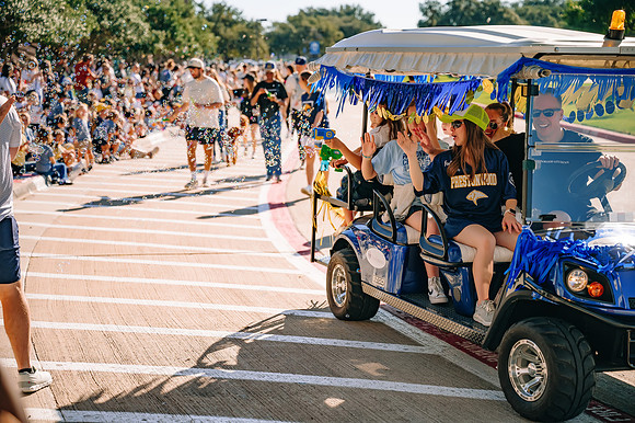 Parade9